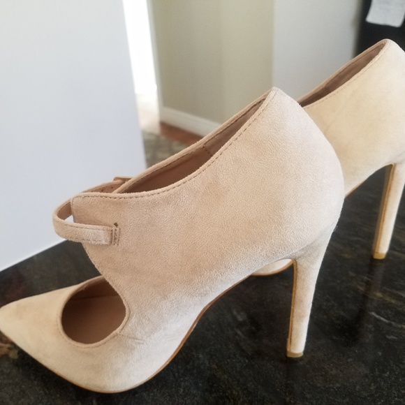 Women's JC  light brown suede heels w/strap - Picture 4 of 5
